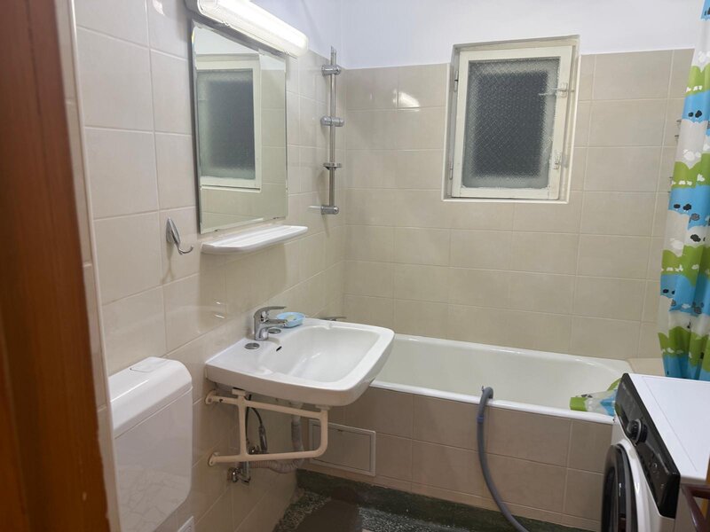 Bucurestii Noi, Pajura,